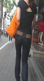 街拍性感高挑黑牛小妹