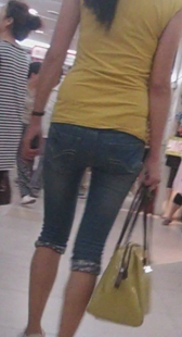 跟拍超市圆臀紧身小妹