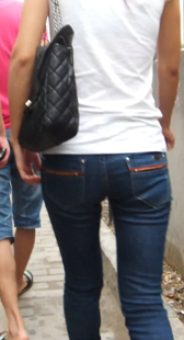 跟拍紧身牛仔勾深