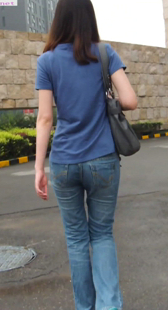 街拍蓝牛紧身小妹