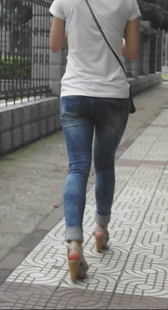 街拍高跟牛仔小少妇
