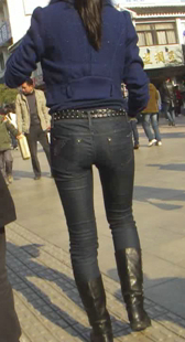 跟拍紧身牛仔黑臀宽大圆