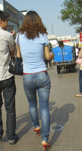 高挑紧身牛仔身材好