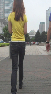 街拍高挑黑牛小情侣