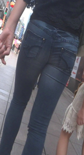 街拍高挑紧身OL性感