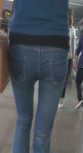 跟拍紧身蓝牛身材好