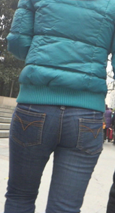 街拍丰满蓝牛小少妇