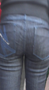 街拍丰满牛仔小少妇