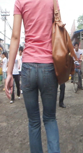 跟拍紧身圆臀小少妇