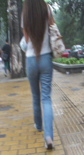 紧身牛仔头发好长