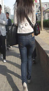 紧身牛仔少妇屁股翘