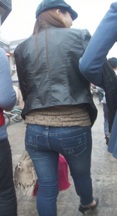 街拍蓝牛OL紧身少妇