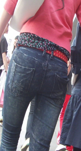 跟距离跟拍宽大圆臀少妇