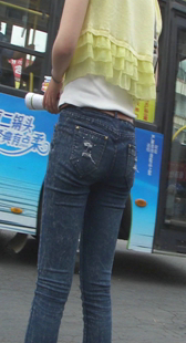 等车小少妇都这么性感