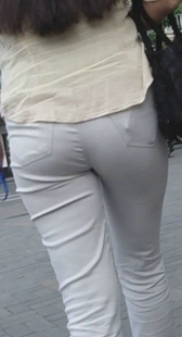 街拍紧身白牛夹好紧