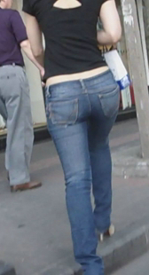 街拍高挑蛇腰OL少妇