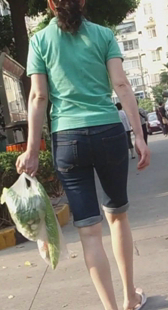 小区跟拍性感高挑少妇