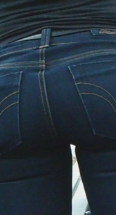 楼梯跟拍高挑OL屁股紧又翘