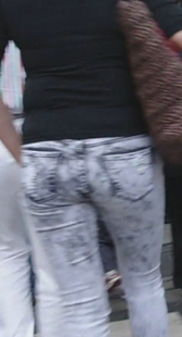 跟拍紧身白牛小少妇