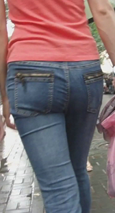 街拍高挑牛仔成熟OL少妇