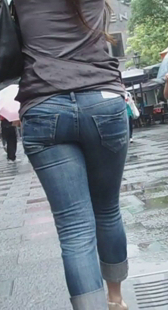 高挑少妇屁股翘又紧