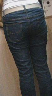 店里跟拍紧身牛仔少妇