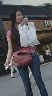 商场高挑少妇紧身漂亮