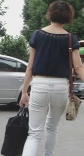 跟拍高挑紧牛小少妇