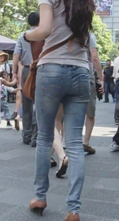 跟拍商场灰牛少妇