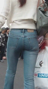 街拍高挑OL紧身少妇身材好