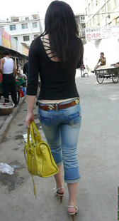 少妇身材如此好还露蛮腰