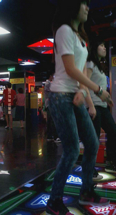 紧身牛仔不妹跳舞如此迷人