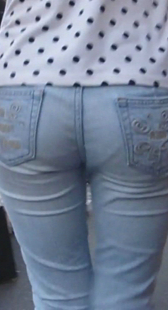 灰牛小妹好漂亮内痕紧身材好