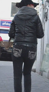 紧身牛仔少妇屁股大