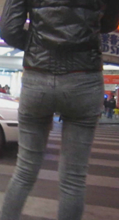 跟拍高挑灰牛小妹身材好