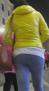 丰满圆臀走路紧又翘