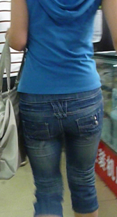 超市跟拍蓝牛少妇