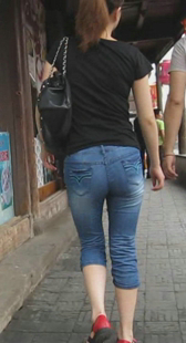 紧身圆臀牛仔少妇身材好