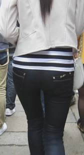 街拍黑臀少妇勾深