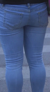 跟拍紧身包臀小妹