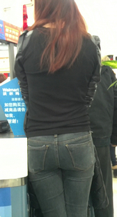 商场紧身极品少妇