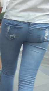 紧身牛仔少妇缺少开发