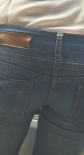 漂亮牛仔小妹身材好