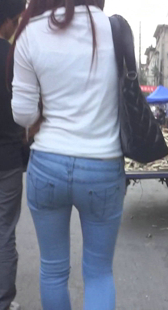 紧身牛仔小妹露内内