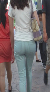 小妹的屁股能如此的大