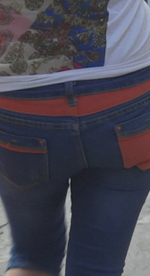 街拍少妇屁股圆又大