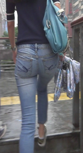 小妹腰细屁股大又圆