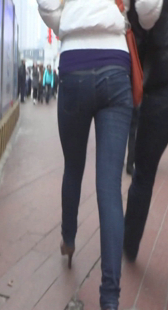 街拍紧牛少妇屁股大