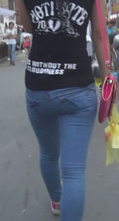 紧身蓝牛小妹屁股紧又圆