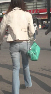 灰牛小少妇走路快